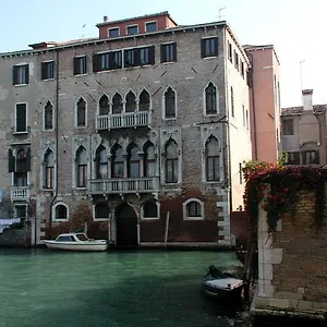 at-home-a-palazzo.hotelinveneto.com/